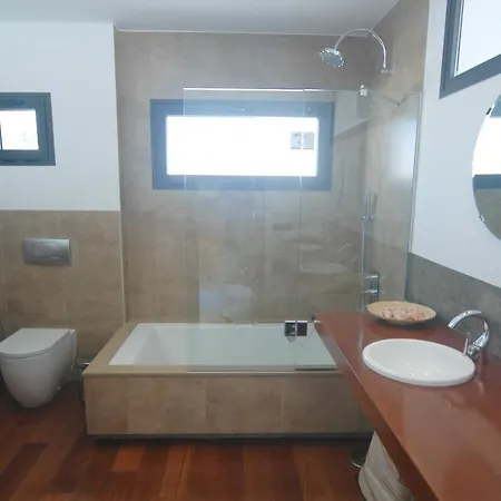 Luna - Stunning 5 Bedroom With Ac