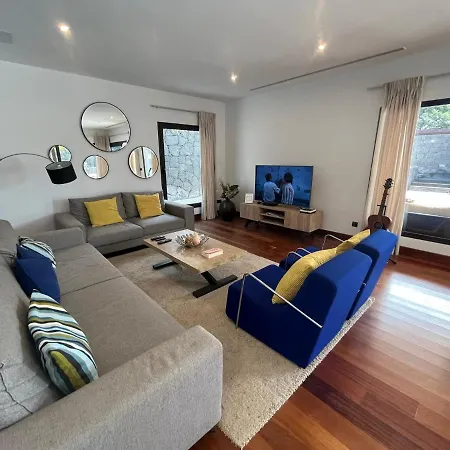 Luna - Stunning 5 Bedroom With Ac Villa