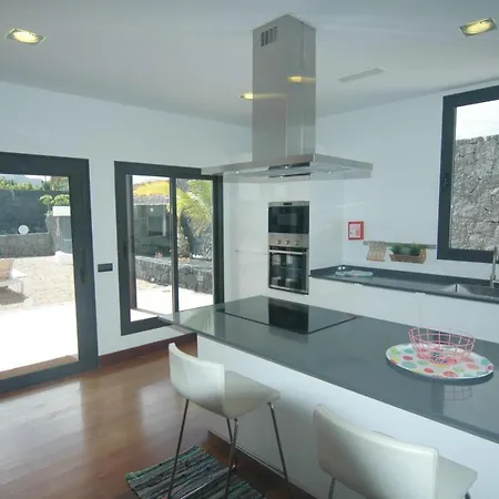 Luna - Stunning 5 Bedroom With Ac Puerto Calero